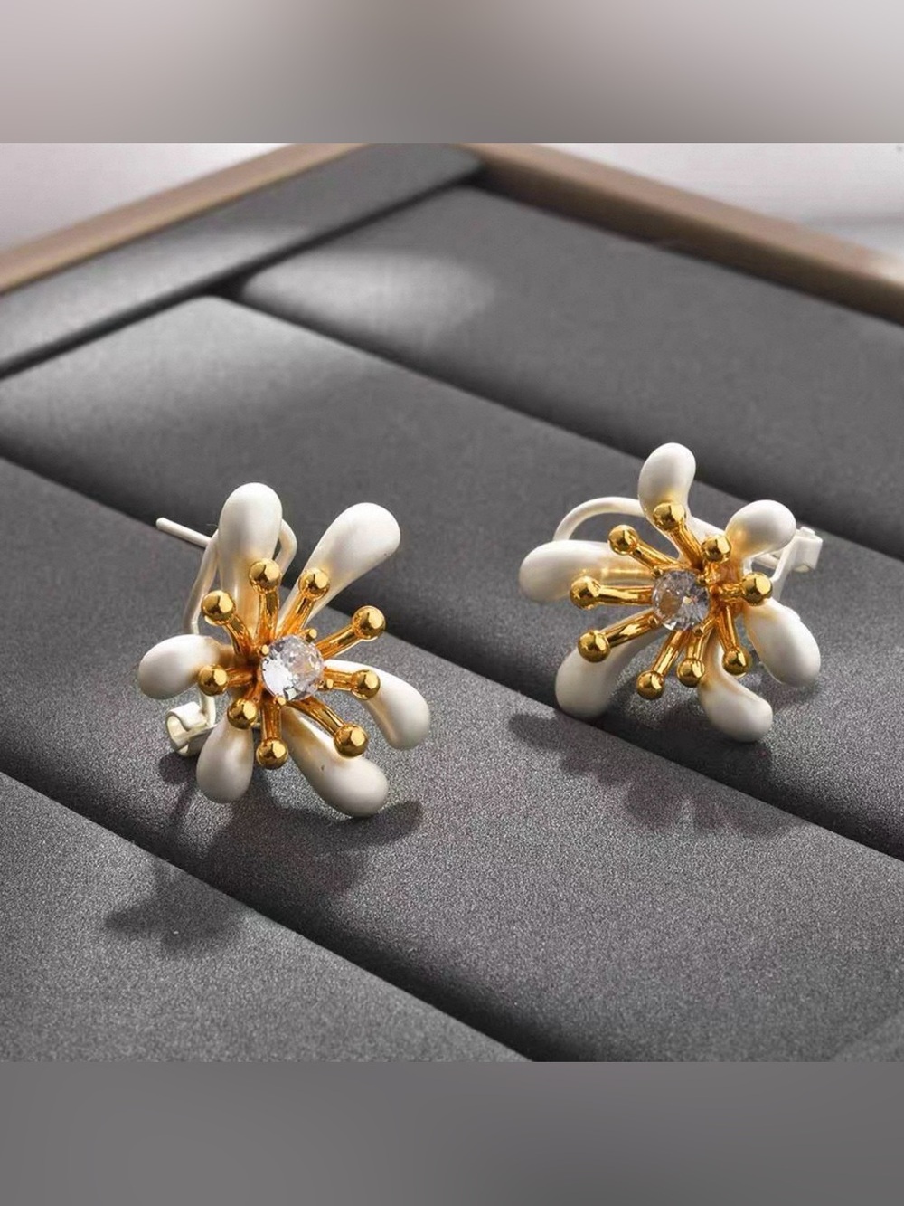 White and Gold Floral Stud Earrings - Elegant Women's Jewelry